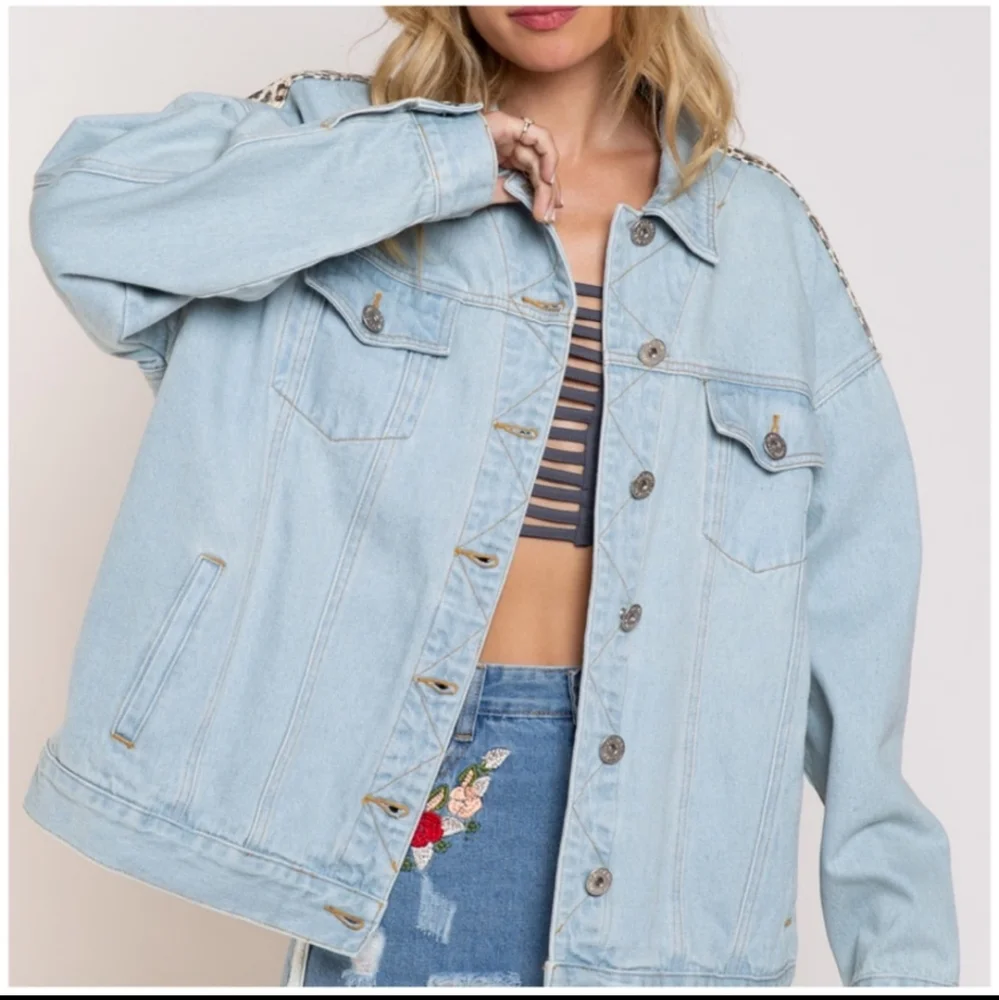 sale⚡POL Raw It's Denim Jacket: light Blue distressed denim,animal print Detail - Picture 7 of 16